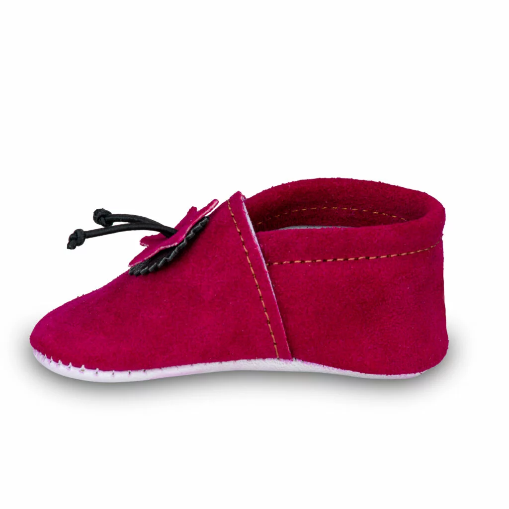 Chaussons souples cuir artisanaux Saadhia coloris rose vu du côté gauche