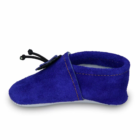 Chaussons souples cuir artisanaux Saadhia coloris bleu vu du côté gauche